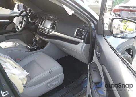 2019 Toyota Highlander Xle z USA, uszkodzony, nr VIN 5TDJZRFH9KS998774